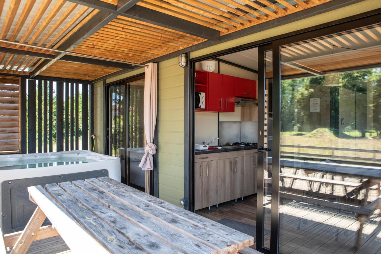 Camping Du Sevron Saint-Etienne-du-Bois  Экстерьер фото